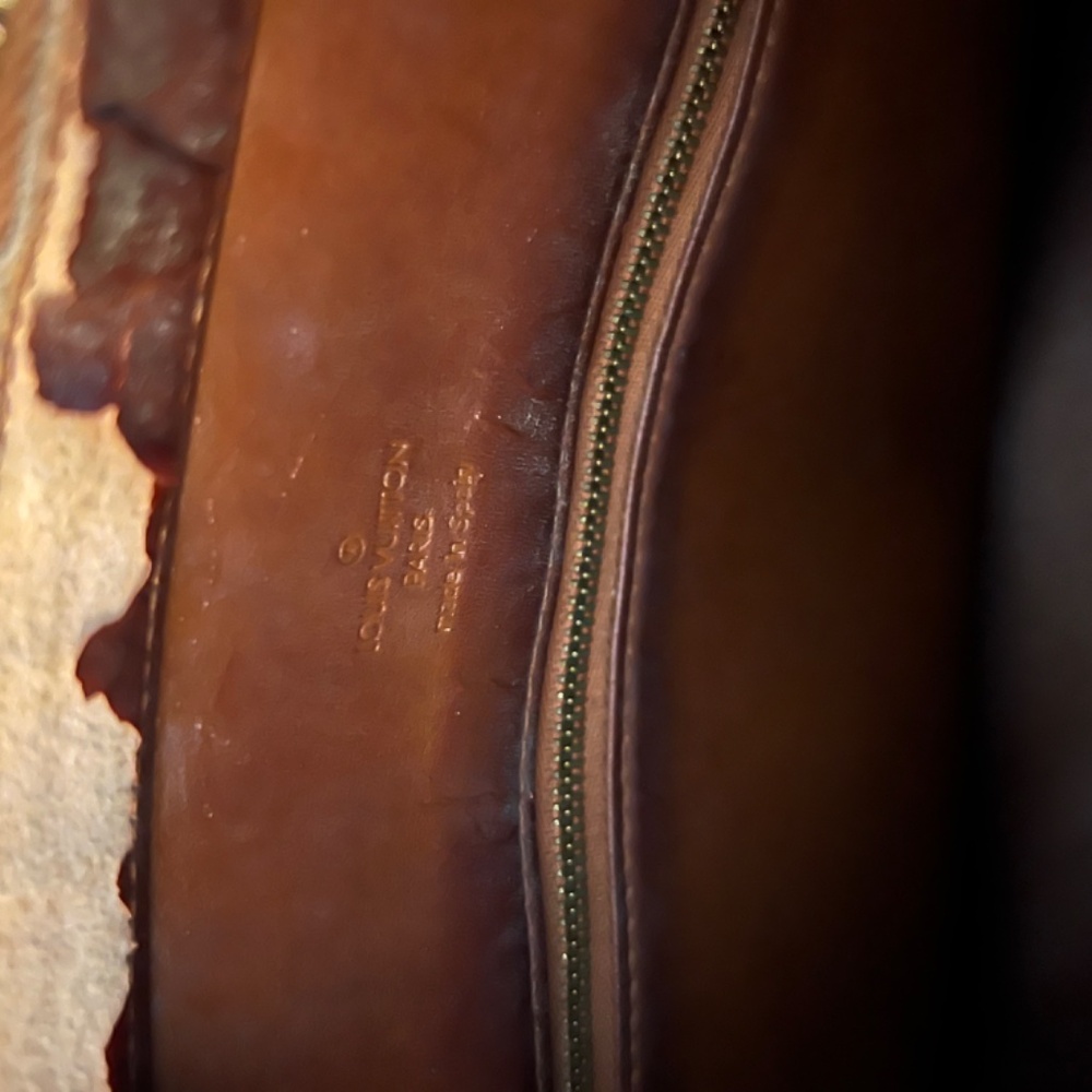 Louis Vuitton Purse - Picture 4 of 7